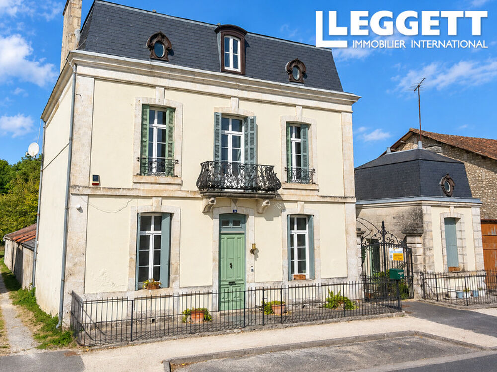 Magnifique demeure de négociant en vins du XIXe, remarquable par sa toiture en ardoise et éléments d?époque.