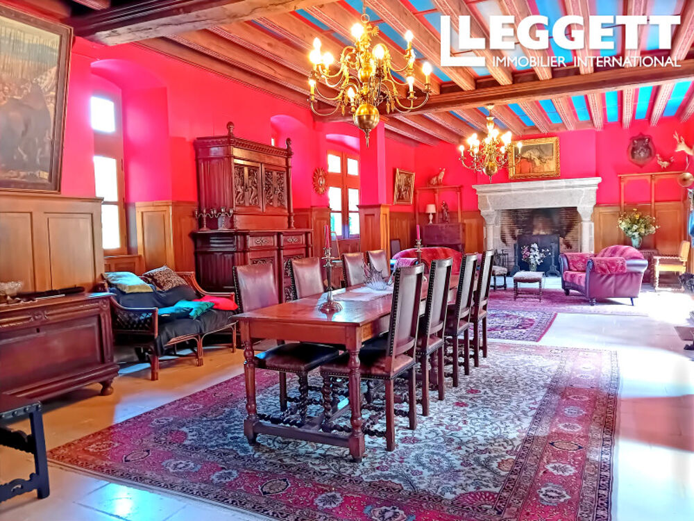 Vente Propriété/Château Le Domaine de Clisson du 14,19,20 avec gîte séparé dans le style années 50/60 avec piscine chauffée et tennis. Geay