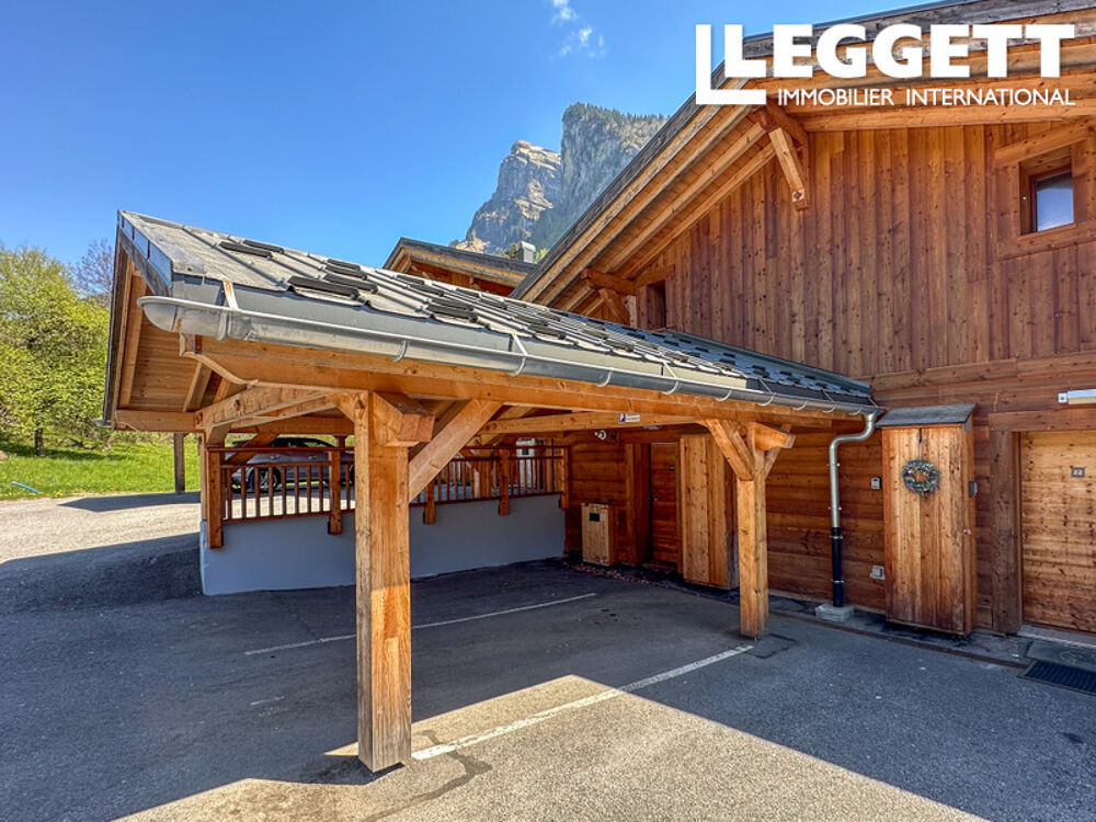 Vente Maison Triplex exposé sud-est avec 3 chambres, un coin montagne et parking couvert. Proximité du centre de Samoëns. SamoËns