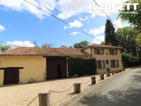   Belle et spacieuse maison de 3 chambres avec jardin paisible et potentiel commercial. Proche des commodit�s. Maison - 8 pi�ce(s) - 200 m�