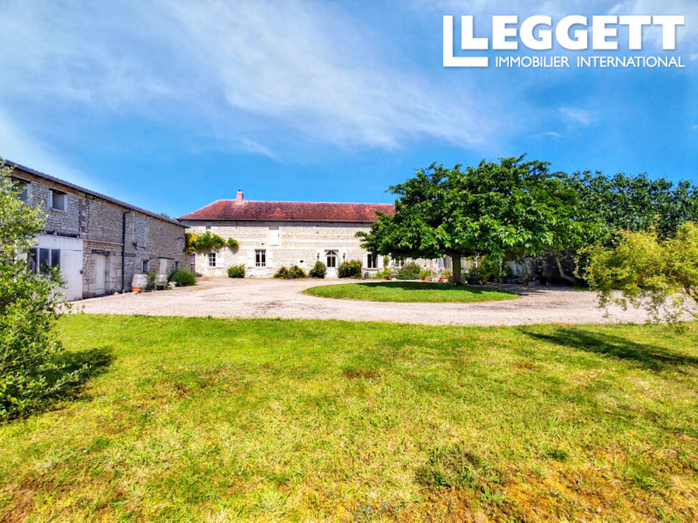 Maison 7 pièces 300 m² · à Sérigny · 300 m² · 392 500 €