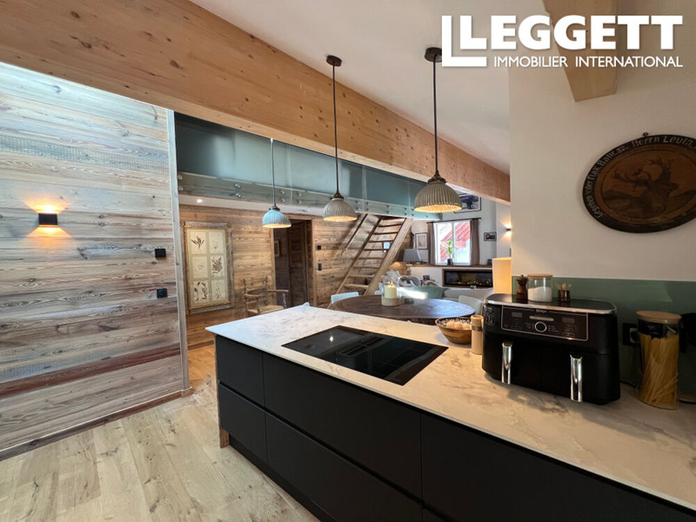 Magnifique appartement rénové de 2 chambres avec mezzanine, 94 m², parking privé, emplacement privilégié.