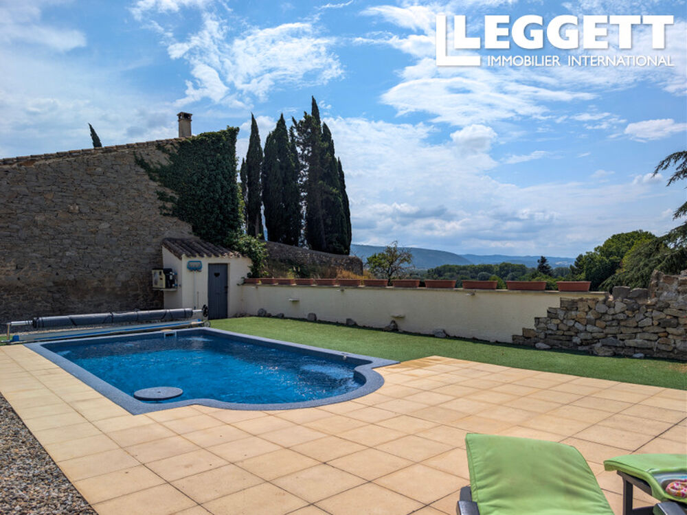 Maison de plain-pied en pierre avec piscine chauffée, jardin sans vis-à-vis et superbe vue