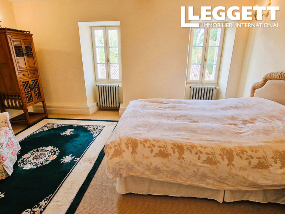 Maison de charme avec potentiel locatif, piscine, grange & 1 ha ? Proche Montguyon et Coutras