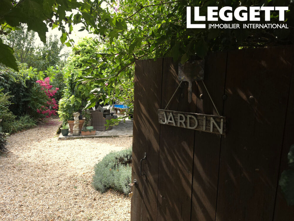 Vente Maison Une charmante maison en pierre avec un jardin secret, une piscine et une vue sur la campagne, située à Arnac, Varen