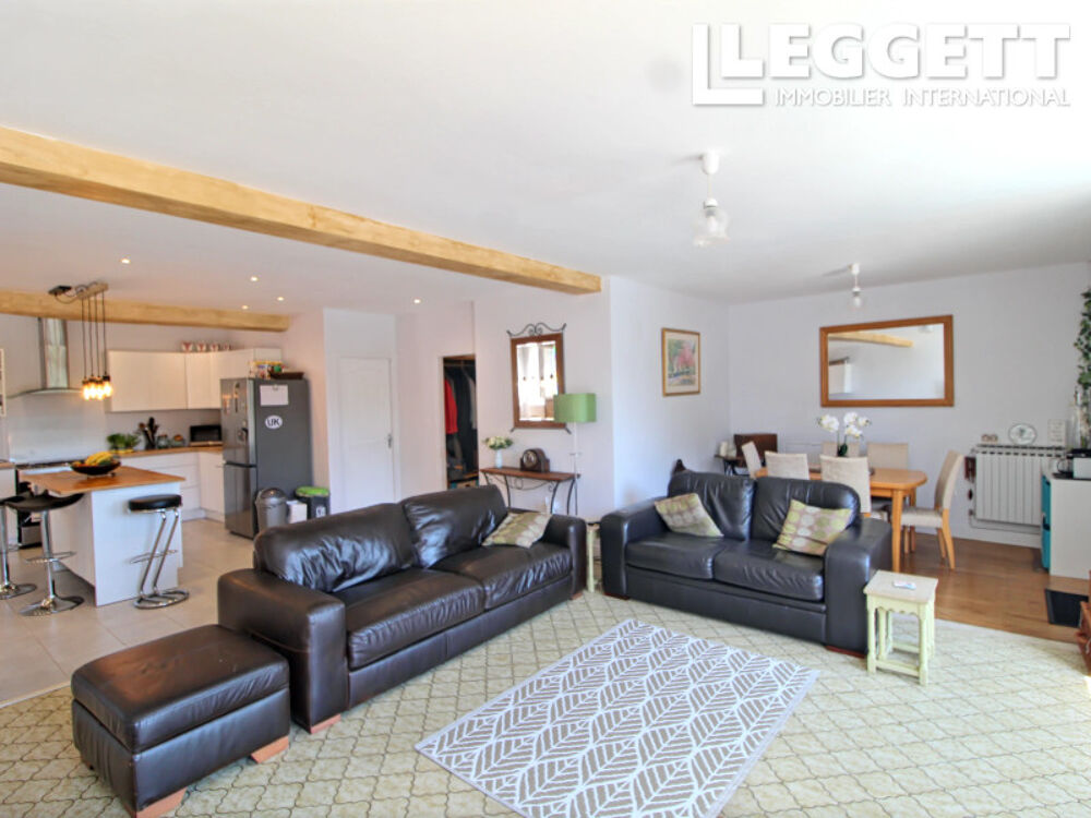 Vente Maison Maison de quatre chambres et trois salles de bains à proximité du centre-ville de Confolens avec une vue magni Confolens