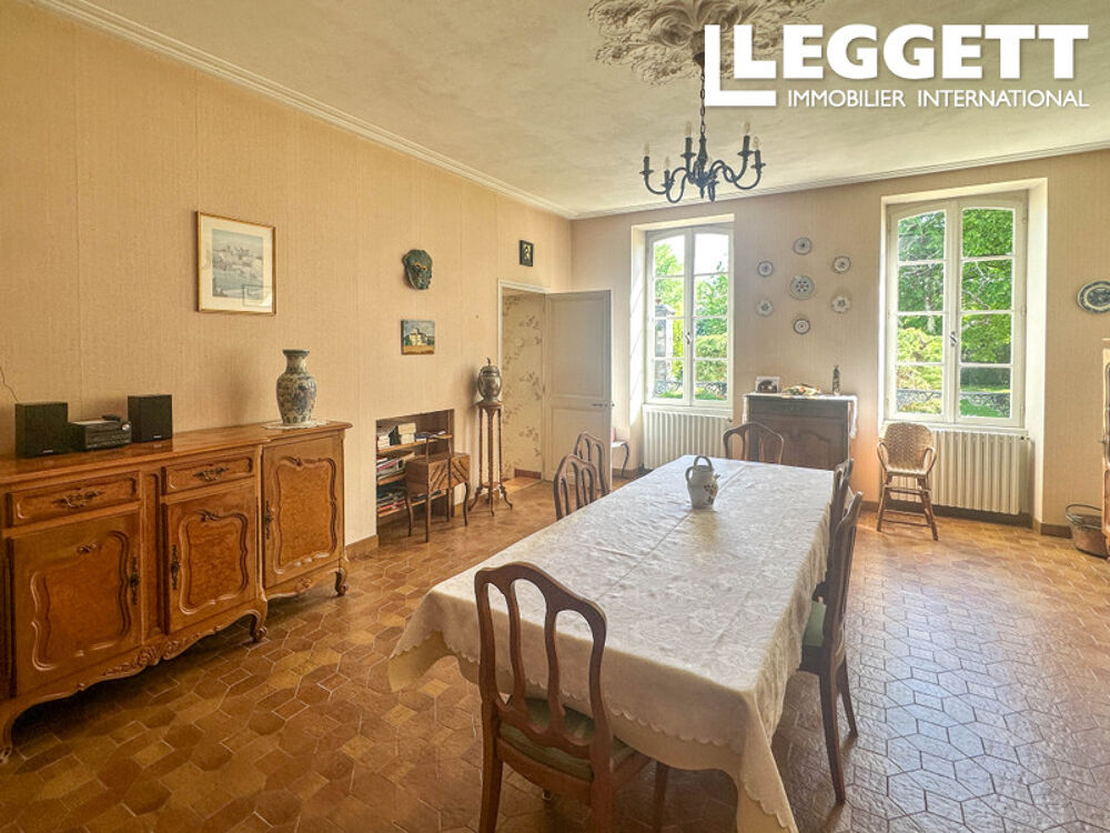 Vente Maison Maison de Maître dans un hameau calme avec jardins arborés et dépendances. 4 chambres. Proche Cognac. Migron