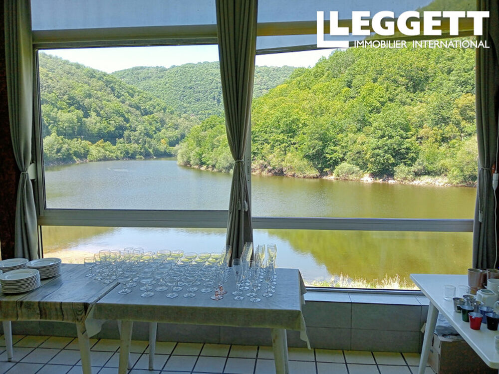 Rare ! Ancien Bar-Restaurant avec habitation et dépendance. Vue somptueuse sur la Dordogne, terrain de 1,6ha