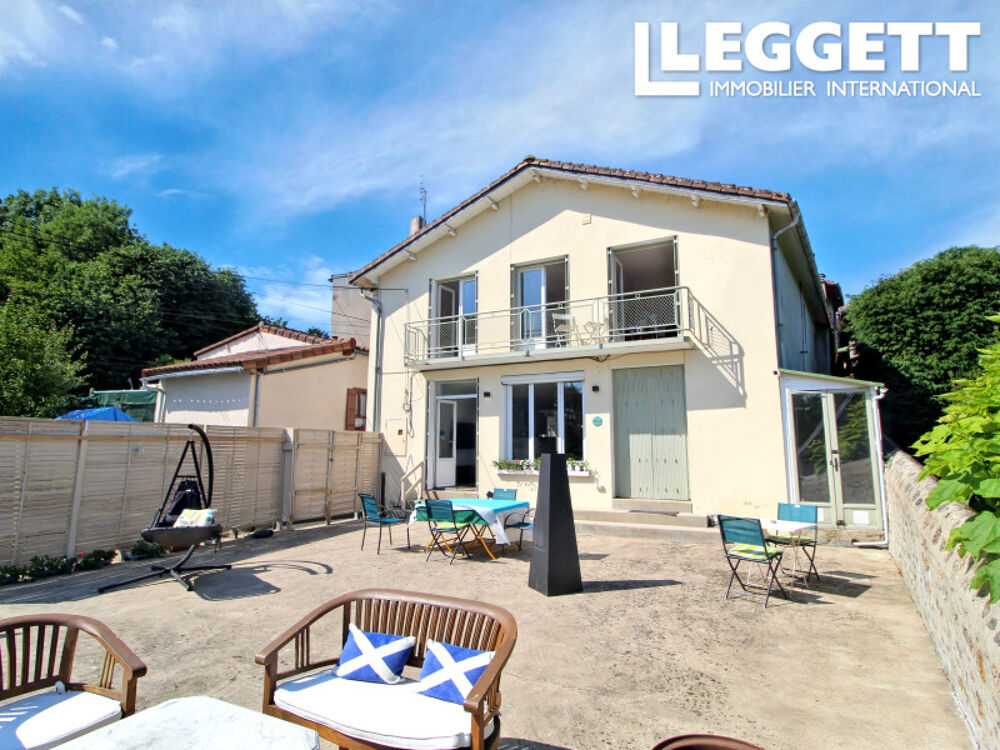 Vente Maison Maison de quatre chambres et trois salles de bains à proximité du centre-ville de Confolens avec une vue magni Confolens