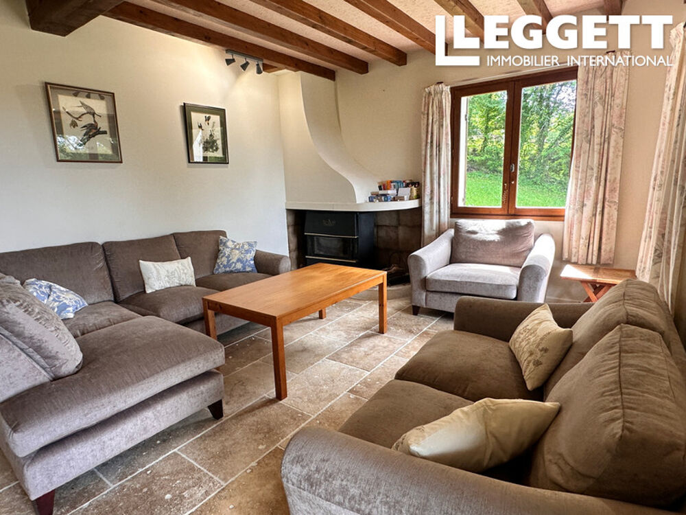 Vente Maison Propriété indépendante de 4 chambres et 3 salles de bains située dans une belle campagne offrant une vue impre Douchapt
