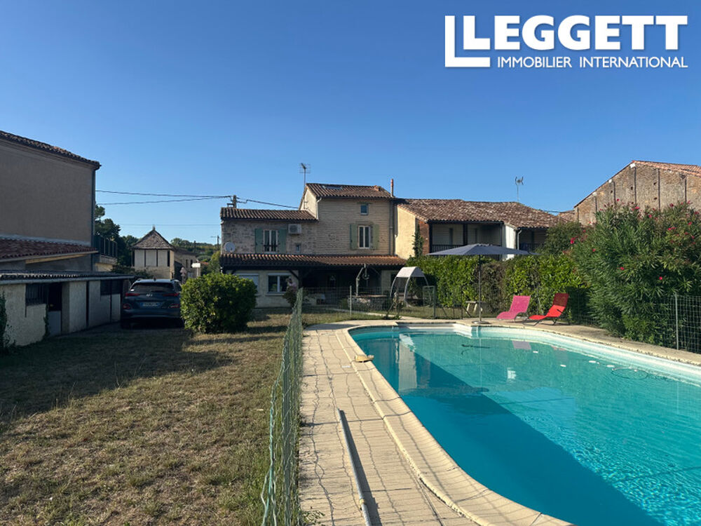 Magnifique maison en pierre a deux pas des commerces du village, jardin, piscine, parking privé pigeonnier.