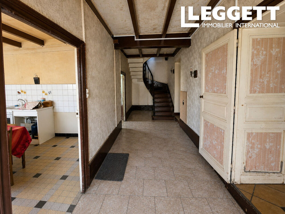 Maison d'habitation de 3 chambres et dépendances à renover à Chassiecq