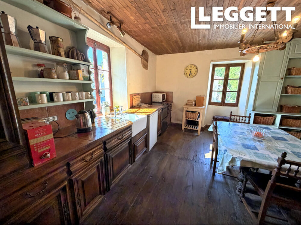 Vente Maison SOUS OFFRE : Authentique fermette avec grange, petite marre et terrain à quelques pas de Piégut-Pluviers. PiÉgut-pluviers