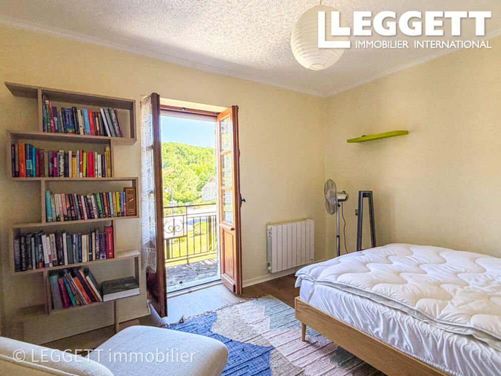 Proche Gourdon : Charmante petite maison rénovée vendue meublée, tout confort avec jardinet