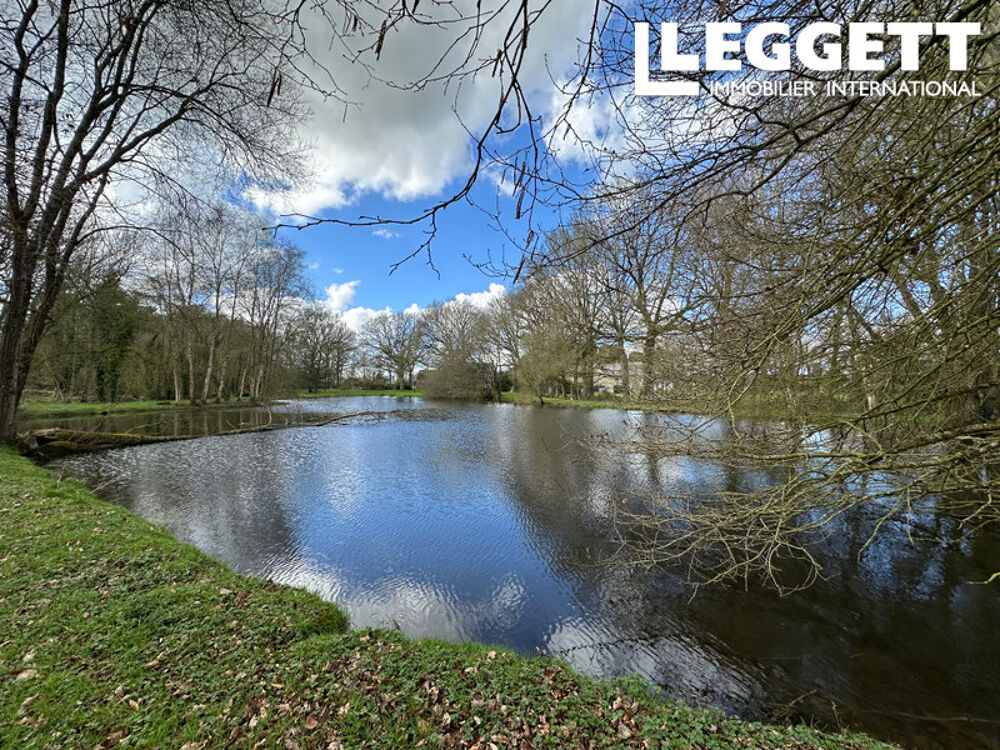 Vente Maison Propriété Exceptionnelle!<br />Longère avec étang , 7 pièces, 4 chambres, garage et puits.<br />Potentiel commercial. Guilliers