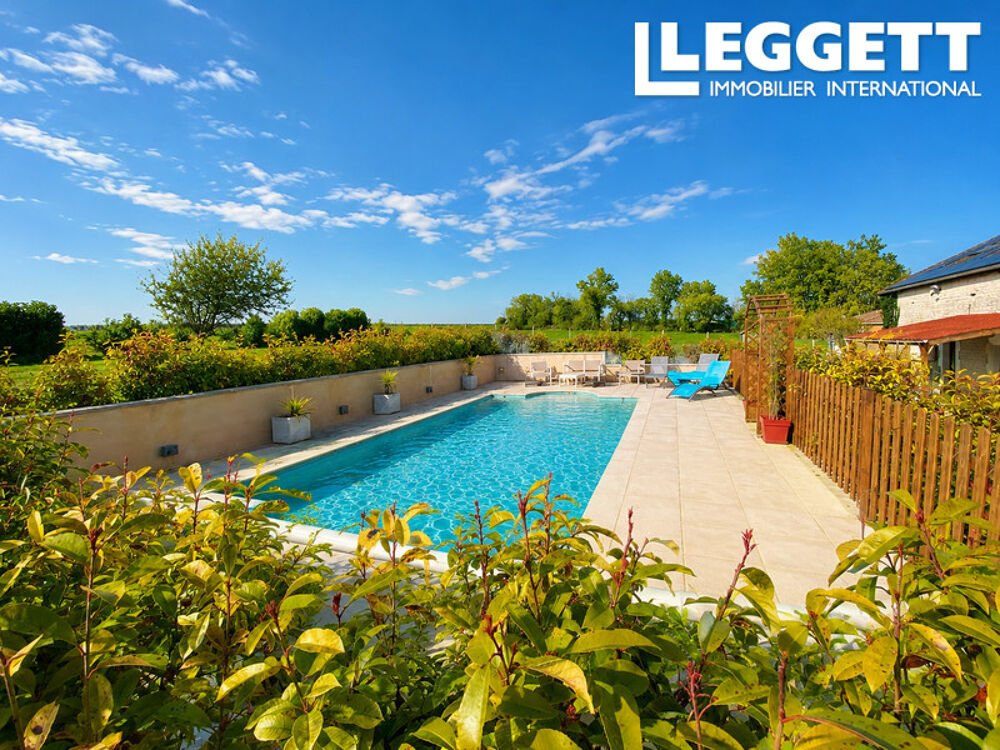 Vente Maison Grande maison de 6 chambres d'une présentation impeccable, jardin et piscine. Seulement 15 minutes de Cognac! Angeac-champagne