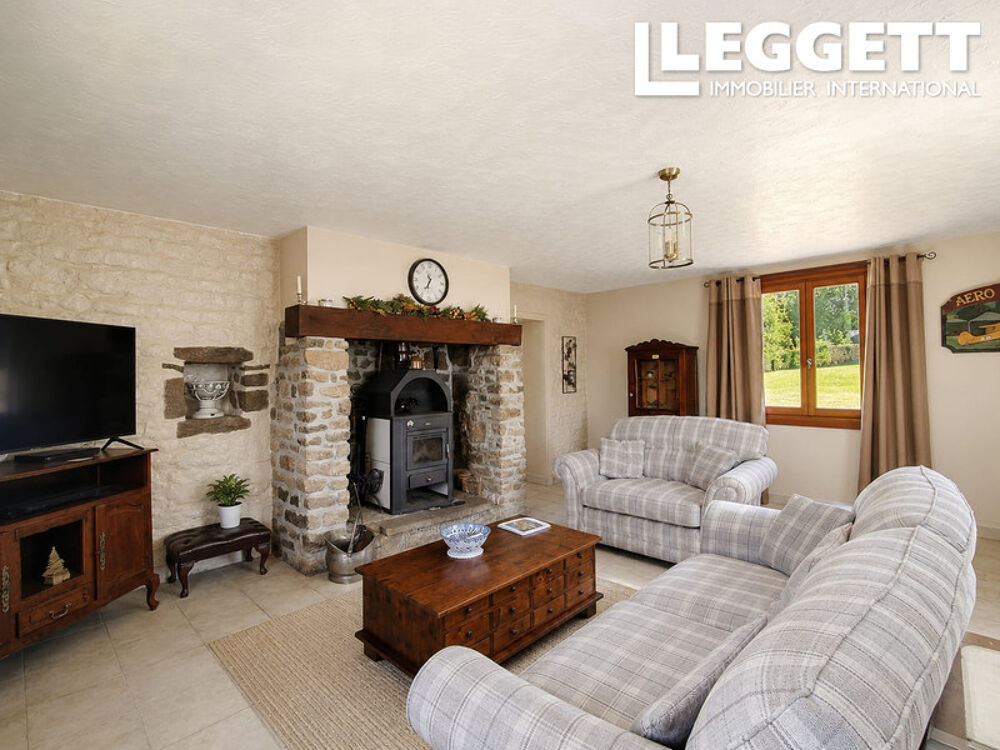 Maison en pierre avec dépendances, grand terrain et garage à 5 min de Vire Normandie