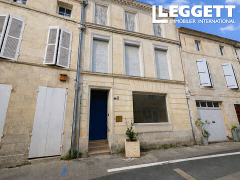   Maison charentaise au c?ur de Saint-Savinien, avec 3 chambres et 2 salles de bains, d�bordant de charme. Maison - 8 pi�ce(s) - 178 m�