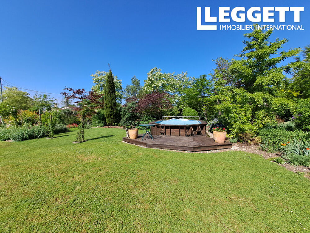 Vente Maison Maison en pierre indépendante avec 4 chambres, 4 pièces de réception et jardin en Deux-Sèvres Villemain