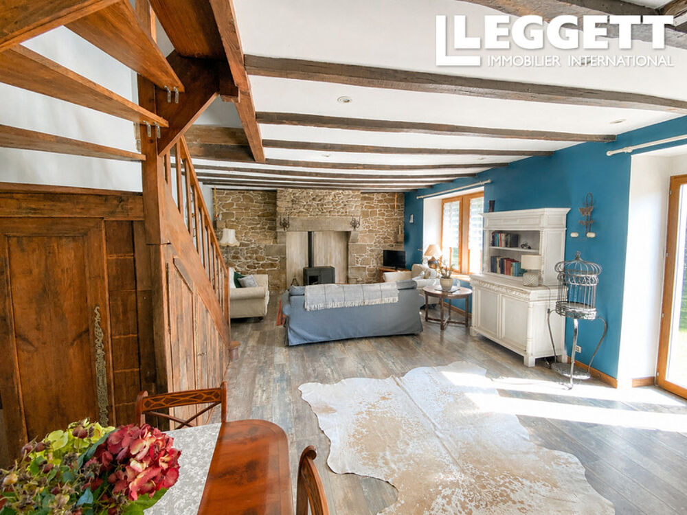 Vente Maison Deux belles propriétés en pierre, sur 7 600 m² de terrain, avec une ruine en pierre supplémentaire à rénover. Bourbriac