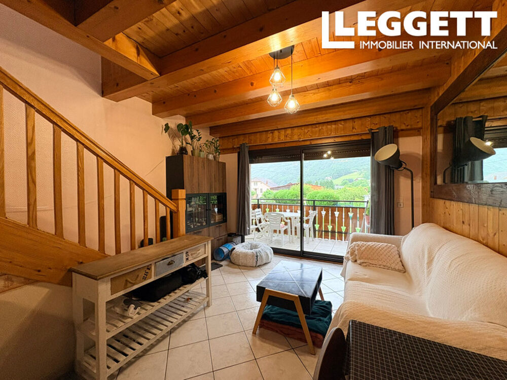 Maison de village traditionnelle de 3 chambres avec vue sur les montagnes, parking privatif et grand garage