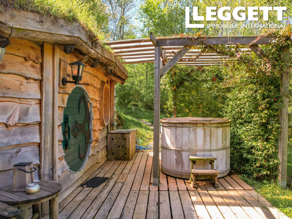 Ensemble de logements insolites