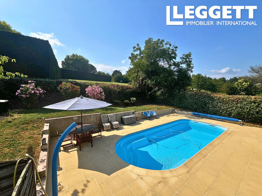 Vente Maison D�licieuse maison de 3 chambres avec piscine situ�e dans le village populaire de Seyches. Eymet