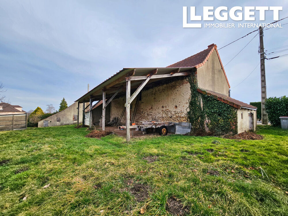 Vente Maison Longère de caractère de 2 chambres avec potentiel d?aménagement, dépendances et vue sur la campagne Commentry