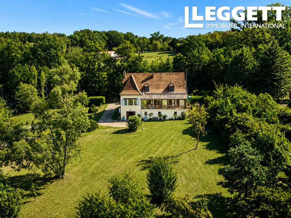 Belle maison familiale avec piscine et terrain de 3 300 m² ? 15 km de Sarlat