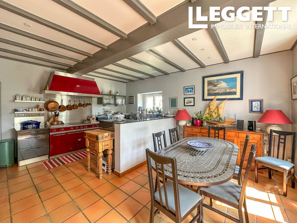 Vente Maison Magnifique Charentaise & piscine ? Présentation impeccable. 3 chambres, studio, bureau . Proche Cognac. DPE B Migron