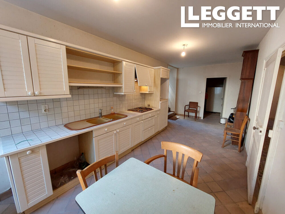 Vente Maison Jolie maison à rénover avec grange et terrain, idéalement placée dans le bourg de Villebois-Lavalette. Villebois-lavalette