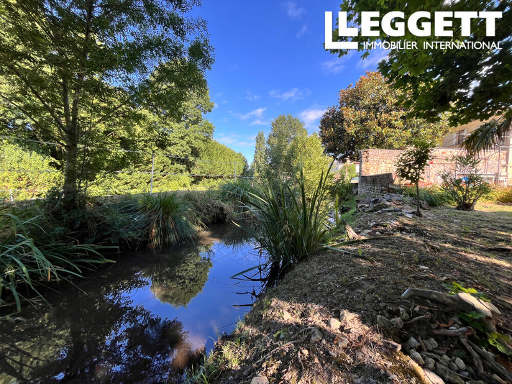 Vente Maison Anciennes Dépendances de Château Pleines de Charme ? 6 Chambres, Magnifiques Jardins et Fort Potentiel Mirambeau