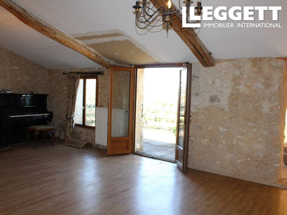 Vente Maison Maison en pierres comprenant 4 chambres, jardin, au sein d'une superbe bastide du Périgord.  Vues magnifiques. Monpazier