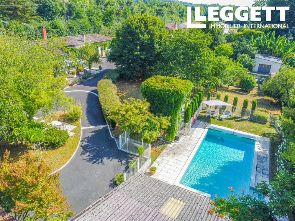 Vente Maison Longère de plain-pied, 5 chambres, piscine et dépendances, terrain clos et arboré, 20mn gare d?Angoulême AngoulÊme