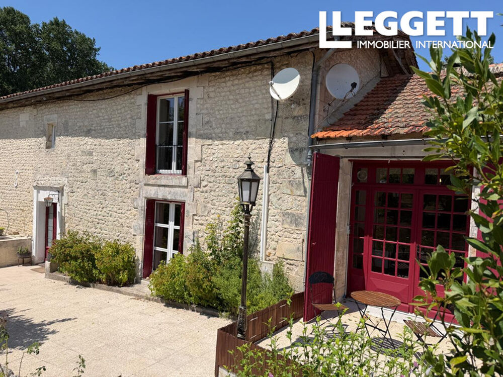 Vente Maison Belle propriété en pierre de 3 ch, pleine de charme. Située dans le village. Garage. Jardin facile d'entien Bellevigne