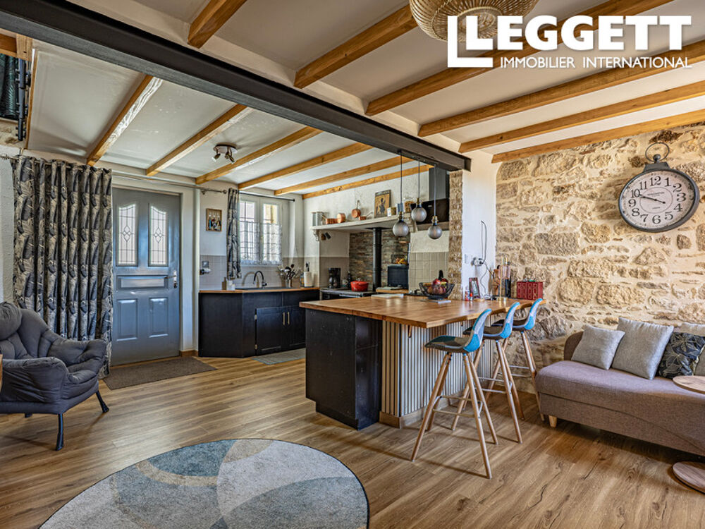 Maison de village en pierre avec terrasse sur toit et vue imprenable