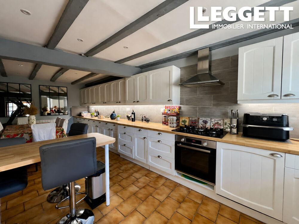 Maison de village en pierre rénovée, comprenant 3 chambres, située dans un charmant village