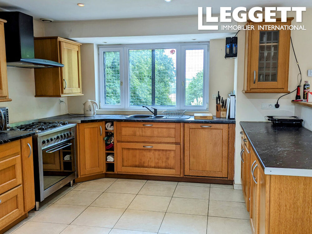 Vente Maison Une grande propriété de 5 chambres dans un village avec un double garage et 3 246 m² de terrain. LangoËlan