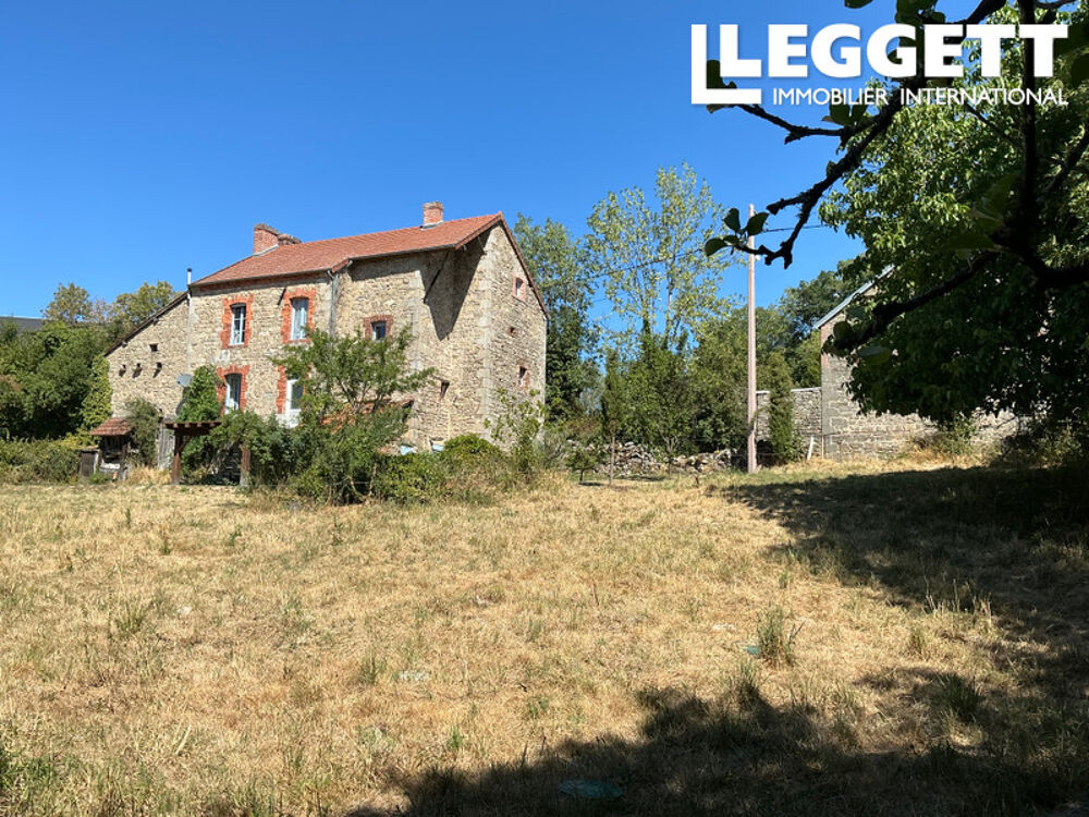 Vente Maison Maison traditionnelle en granit dans un hameau rural, avec grange, puits et belle vue depuis le jardin Issoudun-lÉtrieix