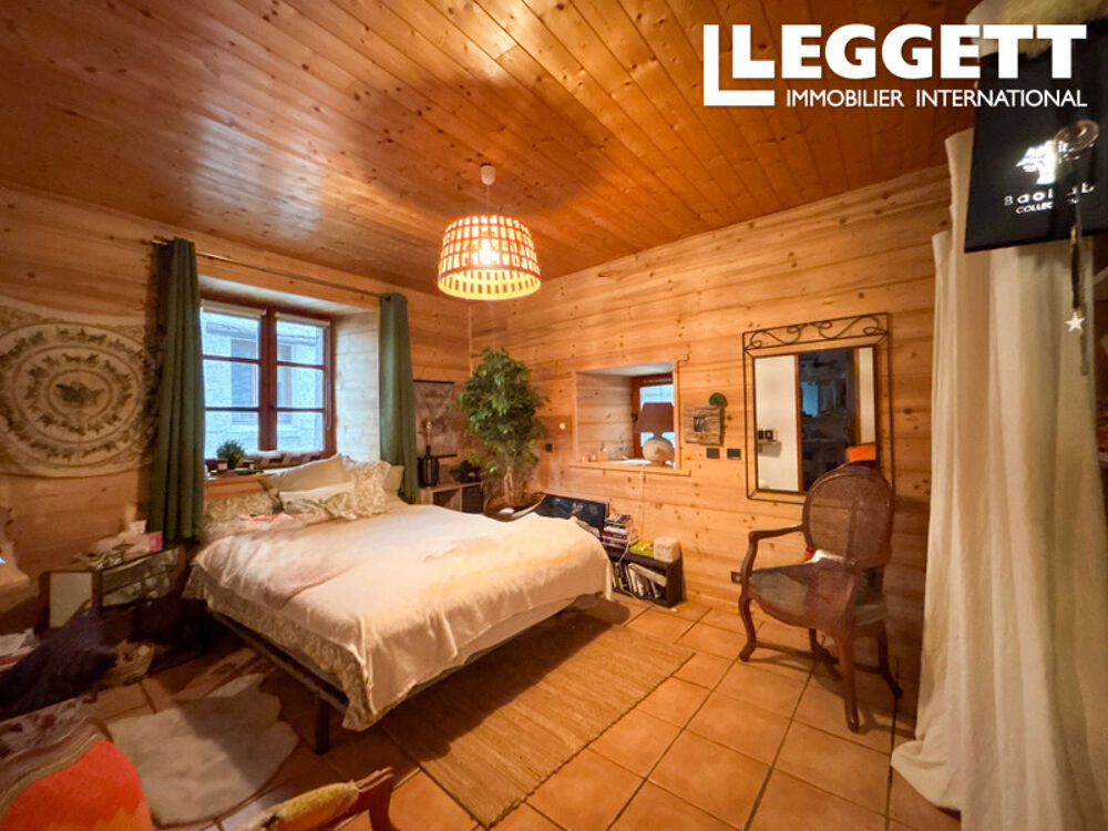 Vente Appartement Un appartement avec deux chambres, deux salles de bain, un WC séparé, un salon, une cuisine et une terrasse Landry