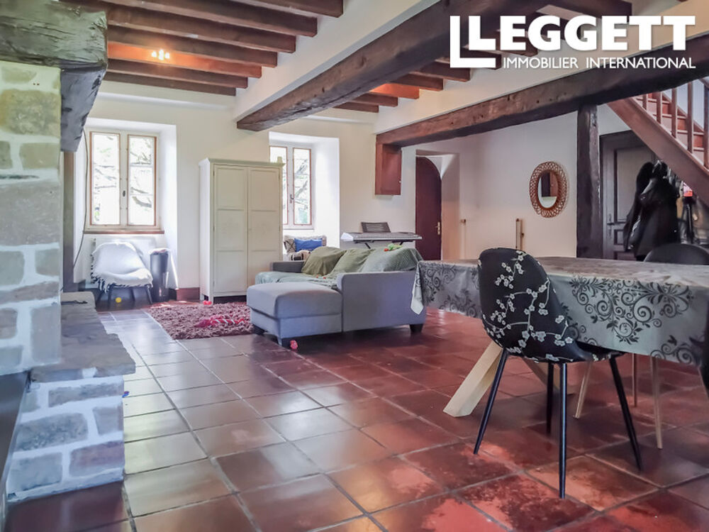 Vente Maison Ferme rénovée de 4 chambres avec granges, écuries, 1 ha adapté aux chevaux, terrain supplémentaire disponible LÉsignac-durand
