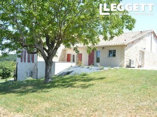Vente Maison Dans un bourg tranquille, ensemble immobilier de deux maisons en pierre entièrement rénovées avec goût. Saint-lÉon