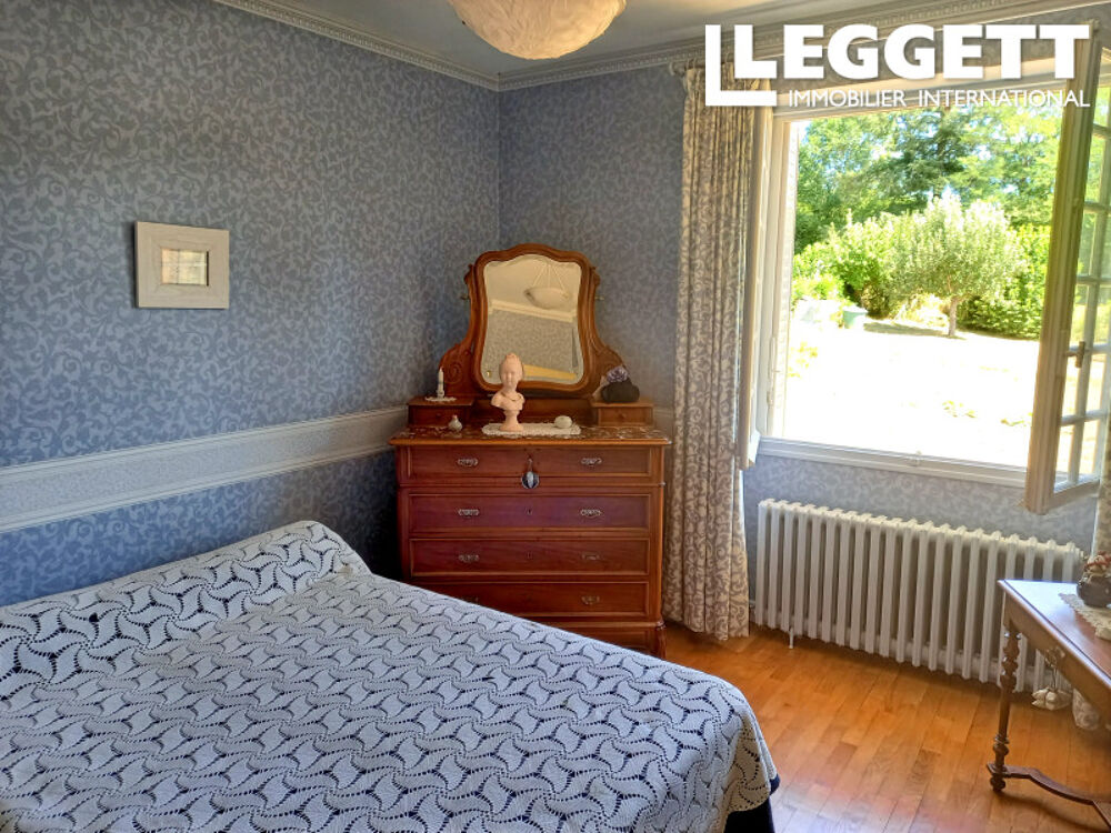 Vente Maison Maison de village comprenant 5 chambres, 3 salles de bains, un salon, une salle à manger, un garage, une cave, Espartignac