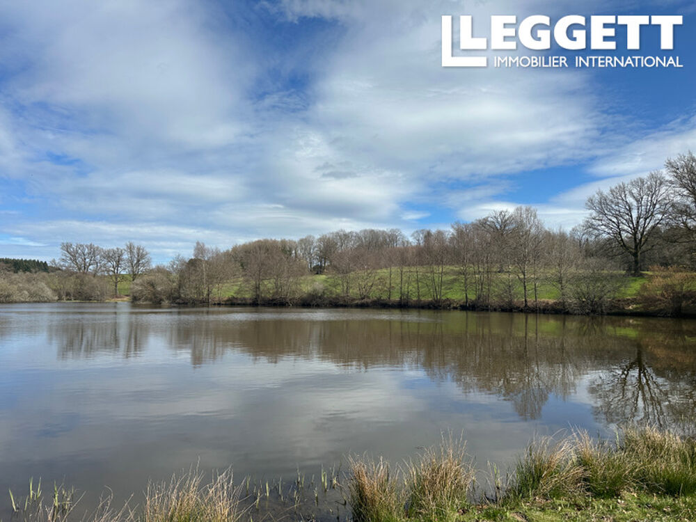Beau lac avec maison et grange à rénover avec 9 Hectares Près de Ladignac-le-Long