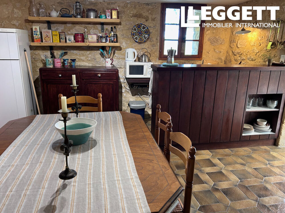 Charmante maison en pierre offrant une belle intimité, avec vue sur la vallée, près de Beynac