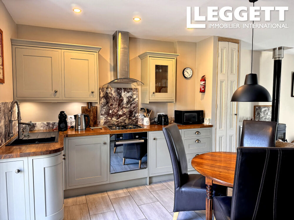 Vente Maison Superbe ensemble de gîtes établi comprenant une maison de 4 chambres, 3 gîtes,  piscine, jardin et dependances Saint-calais-du-dÉsert