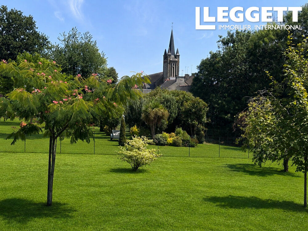Centre Bretagne, Propriété avec dépendance et jardin clos. 8 pièces, 5 chambres, hangar, potentiel commercial.