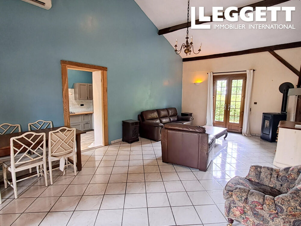 Maison de plain-pied avec 3 chambres et un lac, située dans un cadre champêtre paisible !