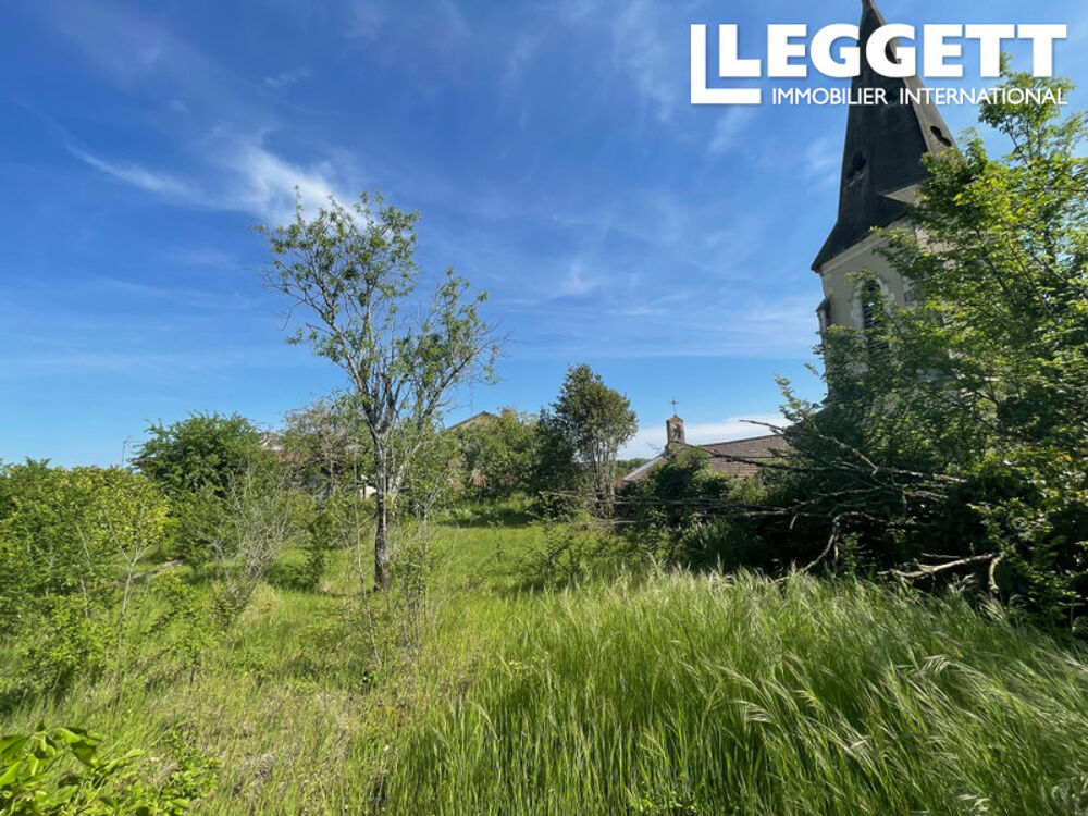 Vente Maison Maison de 1972 au sommet du village avec jardin de 800 m² attenant et garage. Surface hab. 124 m², à rénover. Auch