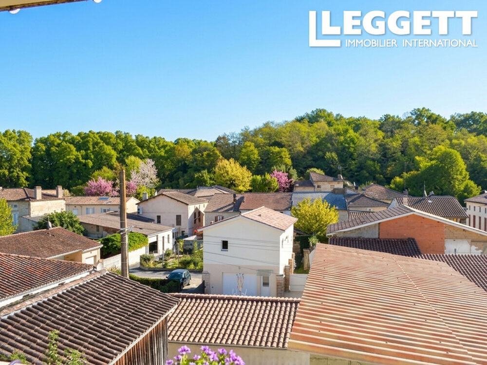 Maison sur les hauteurs du village de Caumont avec vue dégagée. Possibilité de créer 2 appartements